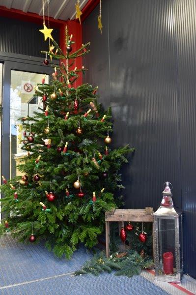 Geschmückter Weihnachtsbaum von Unser Rauxel e.V. in der Ev. Kindertageseinrichtung KinderGarten Eden